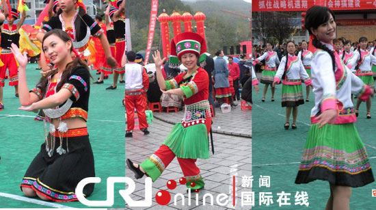 重庆酉阳2万人同跳土家摆手舞创中国之最(组图)