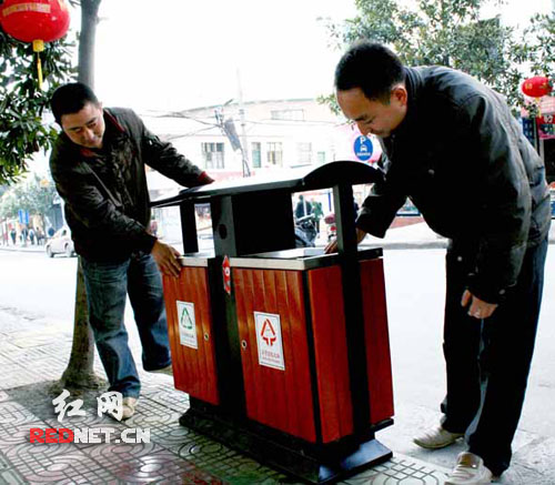 500个环保型分类垃圾箱 提升湘西龙山城市品位
