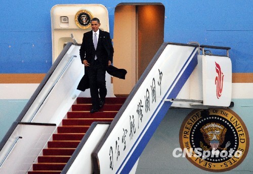 奥巴马飞抵北京 习近平前往机场迎接