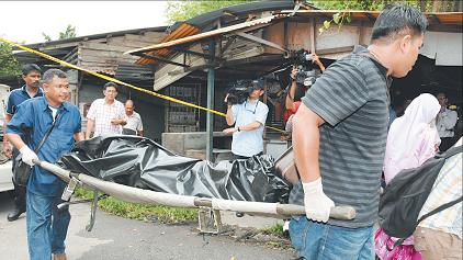 病痛缠身脓疮爆裂 大马一华裔男子屋内赤裸身