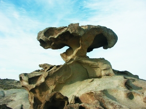 合黎山风蚀地貌——蘑菇石.
