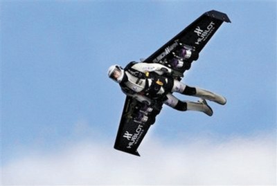 瑞士“火箭人”飞越直布罗陀海峡失败