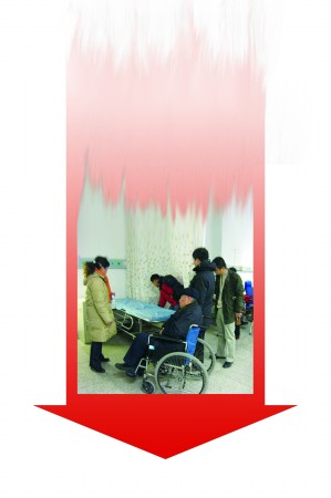 七旬老人电梯惊魂20楼直坠4楼 事故原因:楼上