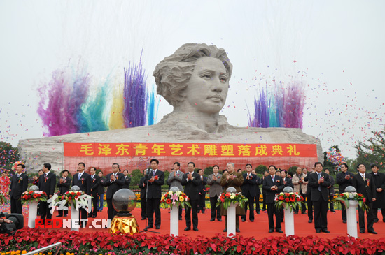 毛澤東青年藝術雕塑今日正式落成（組圖）