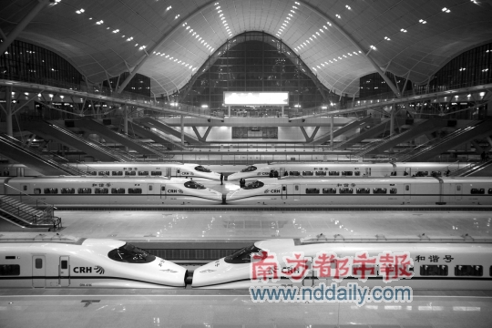 即将执行首次武汉至广州的重联动车组在武汉火