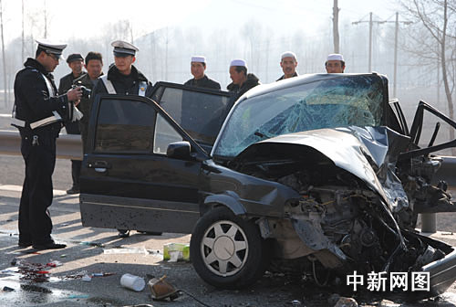 甘肃永登县境内发生一起重大交通事故2死1重伤