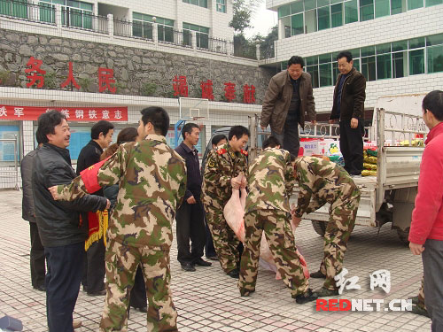 军民鱼水情 古丈粮食局慰问武警官兵