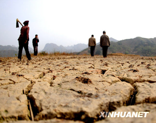 西南五省区市百年大旱2000万人饮水难