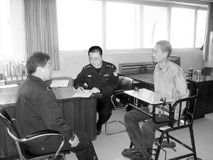 烤羊肉串打工仔 深夜变身口罩男专抢独行女