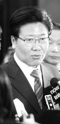 张春贤接替王乐泉任新疆党委书记 张春贤出生于河南禹州,49岁时成为时