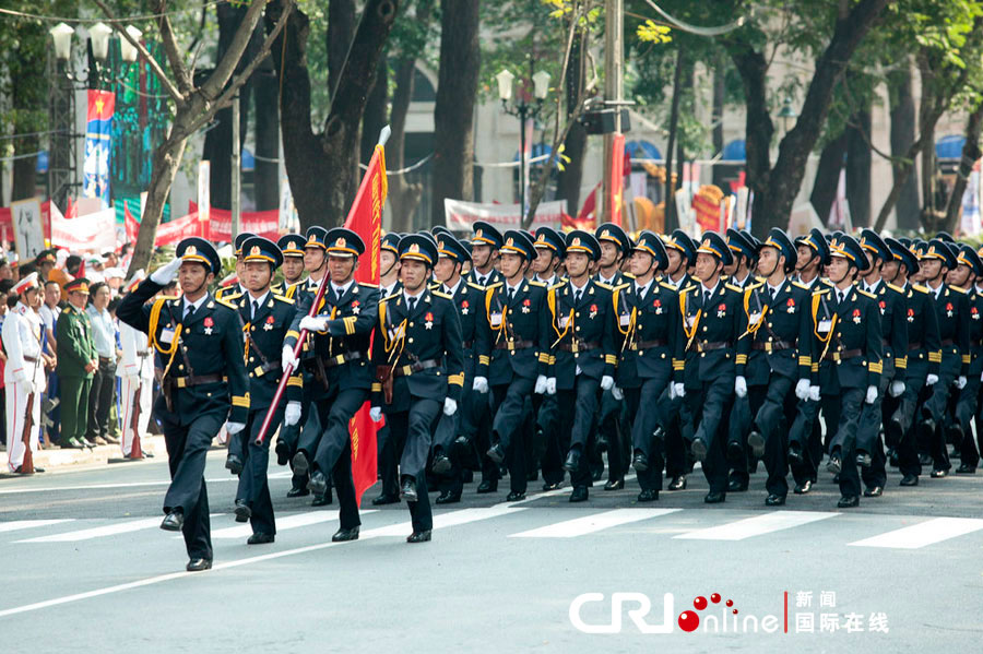 越南举行阅兵纪念越战结束35周年(高清组图)