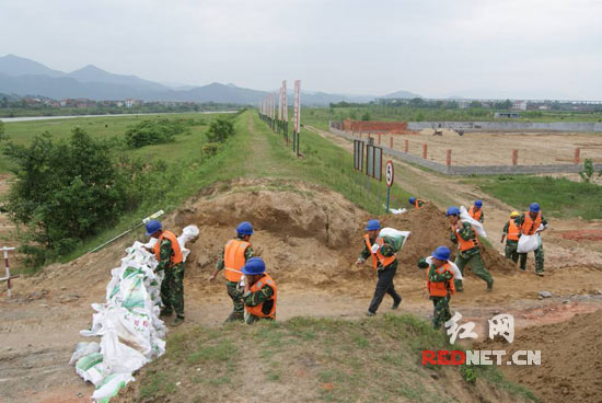 醴茶高速公路开展防洪防汛应急演练(组图)