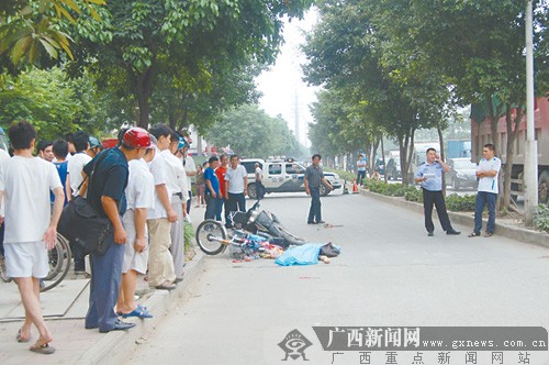 图为车祸现场.记者 卢大清摄