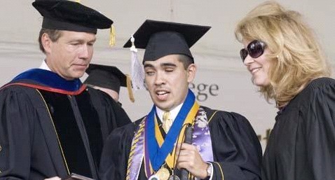 美国盲人学生勤学中文 毕业获殊荣(图)