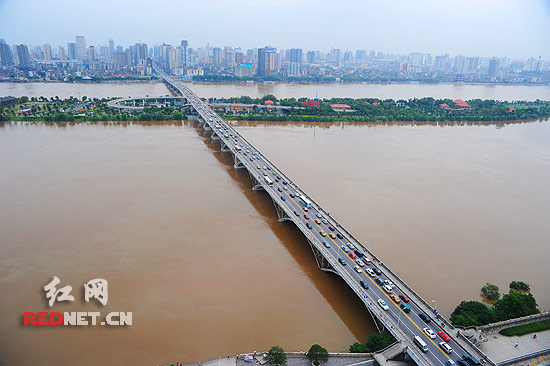 湘江长沙段水位迅速上涨 已逼近警戒水位(组图)