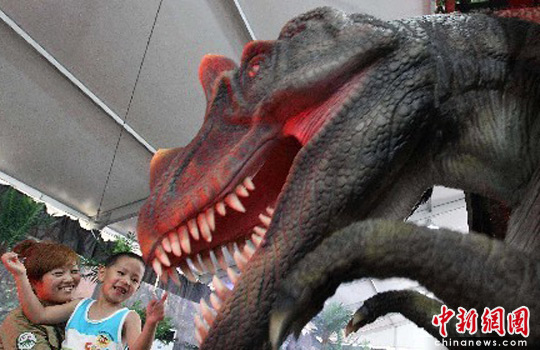 图:恐龙之最相聚鸟巢北侧