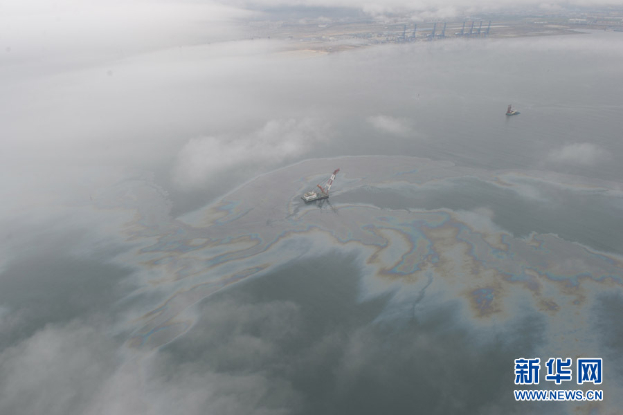 航拍大连新港输油管线爆炸起火事故原油污染海