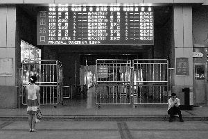 平凉庆阳陇南遭暴洪侵袭受灾严重 我省三级联