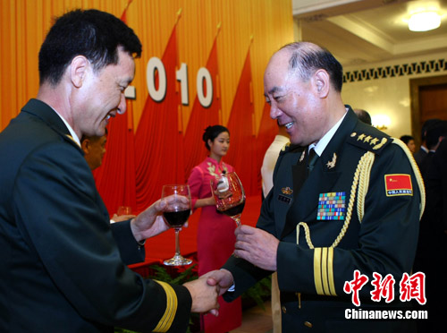 图:中国国防部举行八一盛大招待会
