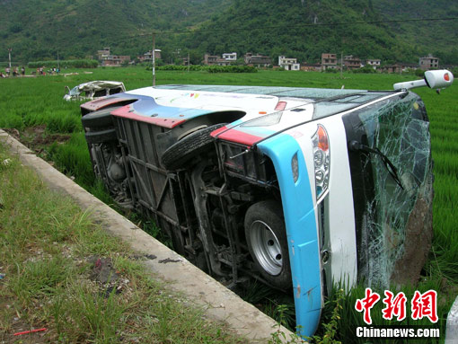 送新车广西平乐县境内惹大祸夫妻被撞双双身亡