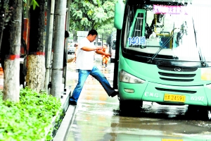 暴雨突袭兰州降水量达49.1毫米 局地有冰雹