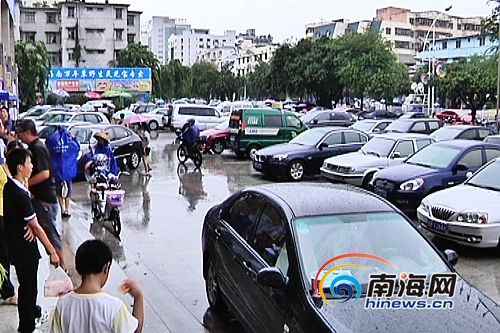 三亚明珠广场地下停车位变身商场 市民停车难