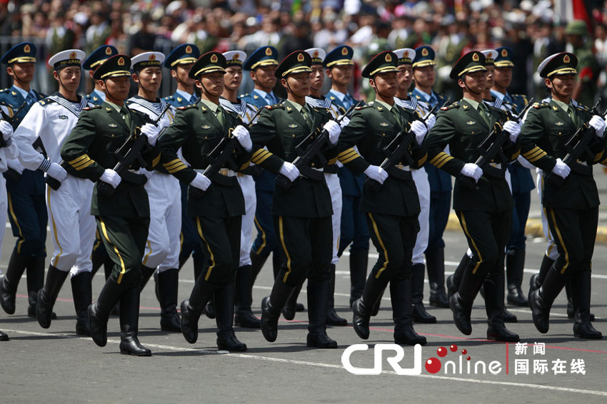 解放军三军仪仗队亮相墨西哥独立200周年庆典