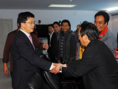 青海省高院院长董开军与汉藏双语法官培训学员