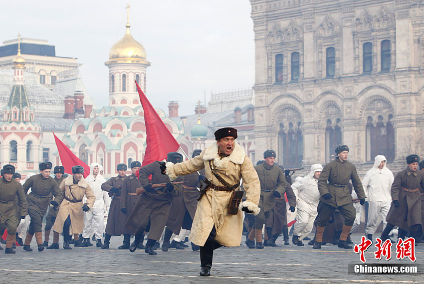 莫斯科再现二战时期红场阅兵(高清组图)