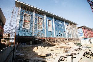 正定一家具市场脚手架突然坍塌 砸伤6名工人