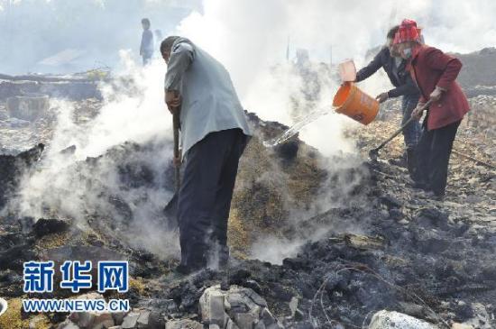  贵州 台江县一 苗寨发生火灾 46户房屋被烧毁_新