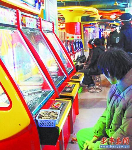 李村利客来商场暗藏赌博机 六小时 吸金 万元