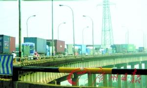 ��ɽ�۴����������������׶ȡ�¶�桱��˫����������۸ߴ�3.2��