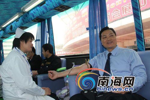 海南血库告急 海口金鹰安保百名员工献血救急