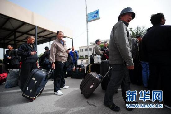 4000���з���Ա���Ͼ�Ԯϣ���ʹ��뿪������