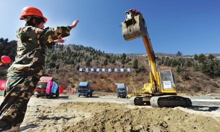 架桥钻山远离大熊猫 成兰铁路开建