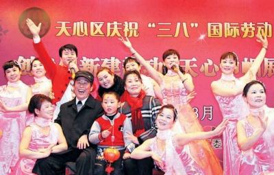 <em>三八</em><em>妇女节文艺</em>汇演_新闻中心_新浪网