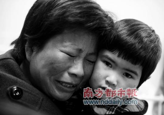 养母突闯深圳欲领回粤粤