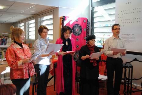 孔子学院走进社区举办中国诗歌朗诵会