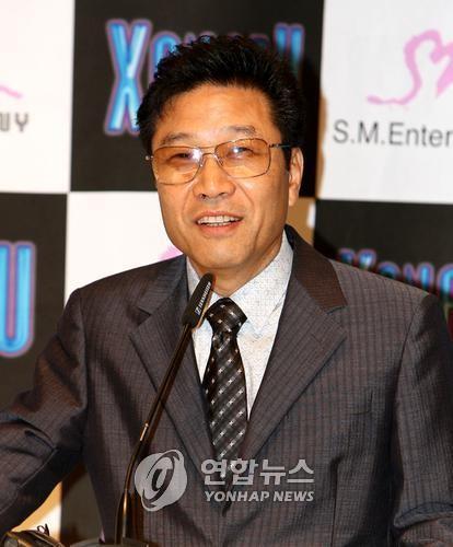 韩SM李秀满为斯坦福大学学生讲授韩流