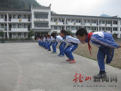 ���������ޡ�������������ѧ������־�μӲ��˻�