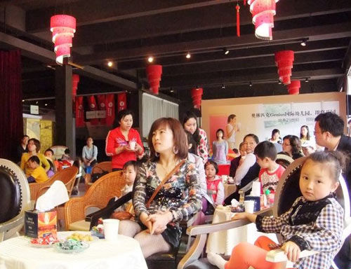 红网亲子俱乐部举办首场户外活动 游戏中练自