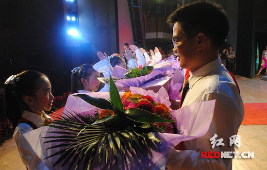 株洲31名劳模先进获表彰 爱岗敬业诠释劳动光