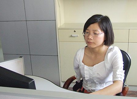 【我身边的优秀共产党员】独臂少女的坚强之路