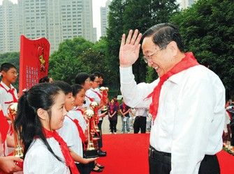 �Ϻ������ͯ�조��һ��ӭ����һ��