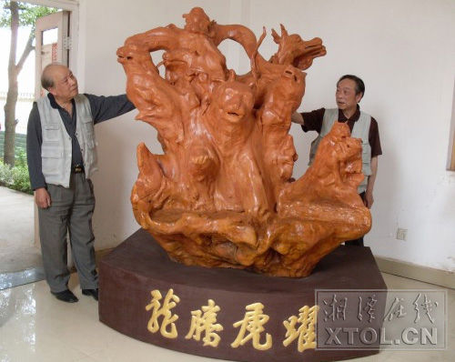 七旬老人纯手工制作大型根雕作品献礼建党90