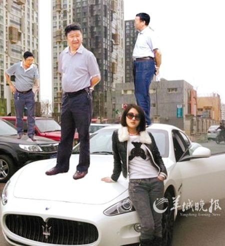 领导漂浮视察通乡公路