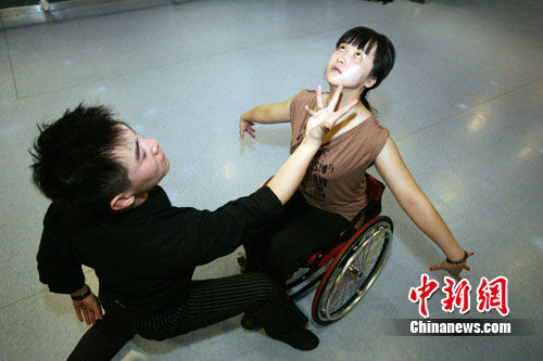 太原残疾女孩"轮椅拉丁"舞上《我要上春晚》