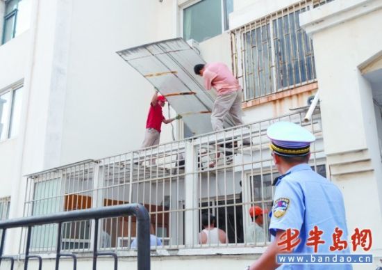 丽海馨苑住户圈占平台建房 8户违法房被拆除_