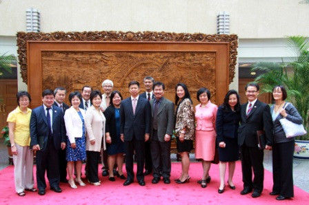 外交部副部长会见美国,加拿大参政华人代表团